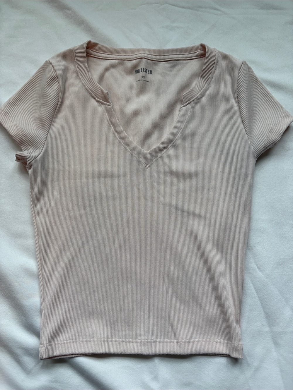 Hollister Women's Ribbed V-Neck Tee in Light Pink
